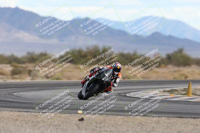 media/Nov-16-2025-Race Pace (Sun) [[8c5fa54630]]/Non Verified Riders (1st 20 Minutes)/5-Turn 15 (110pm)/